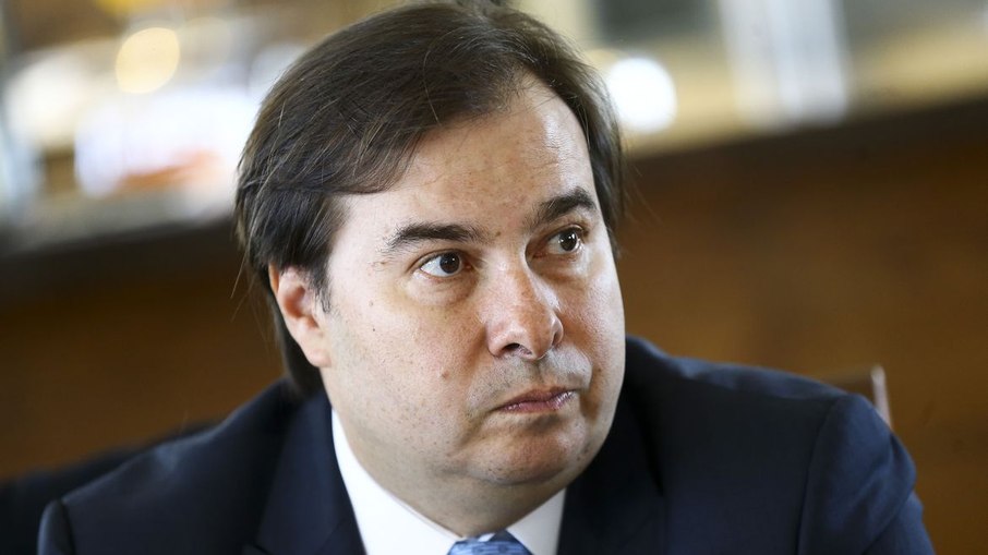 Eleição para presidente da Câmara nesta segunda-feira opõe candidatos de Bolsonaro e Maia